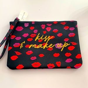Betsy Johnson “kiss & make up” wristlet 💋 NWT